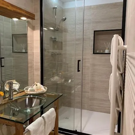 Les Loges De Bacchus L'epicurieux Apartment